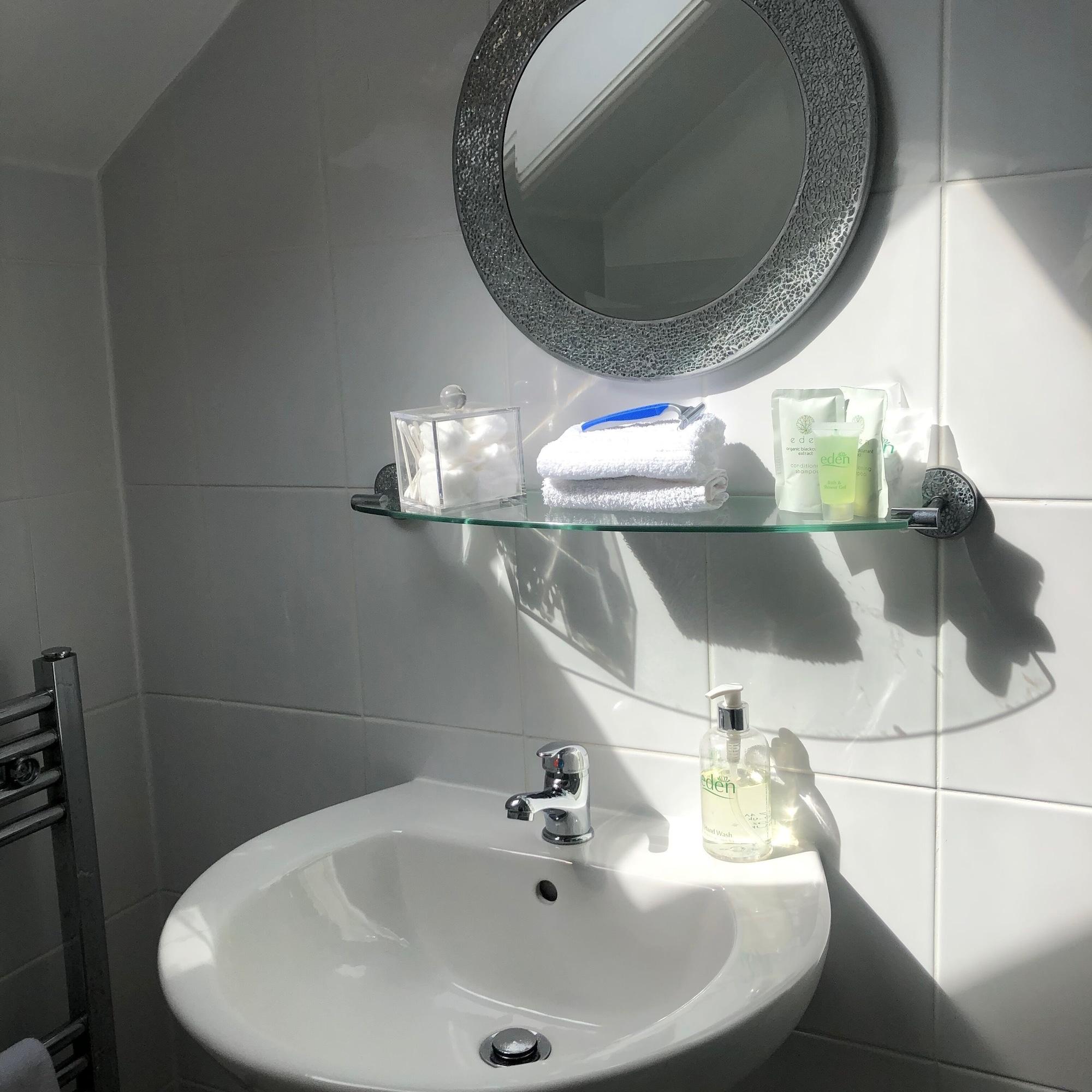 Witchingham B&B Holyhead Kültér fotó