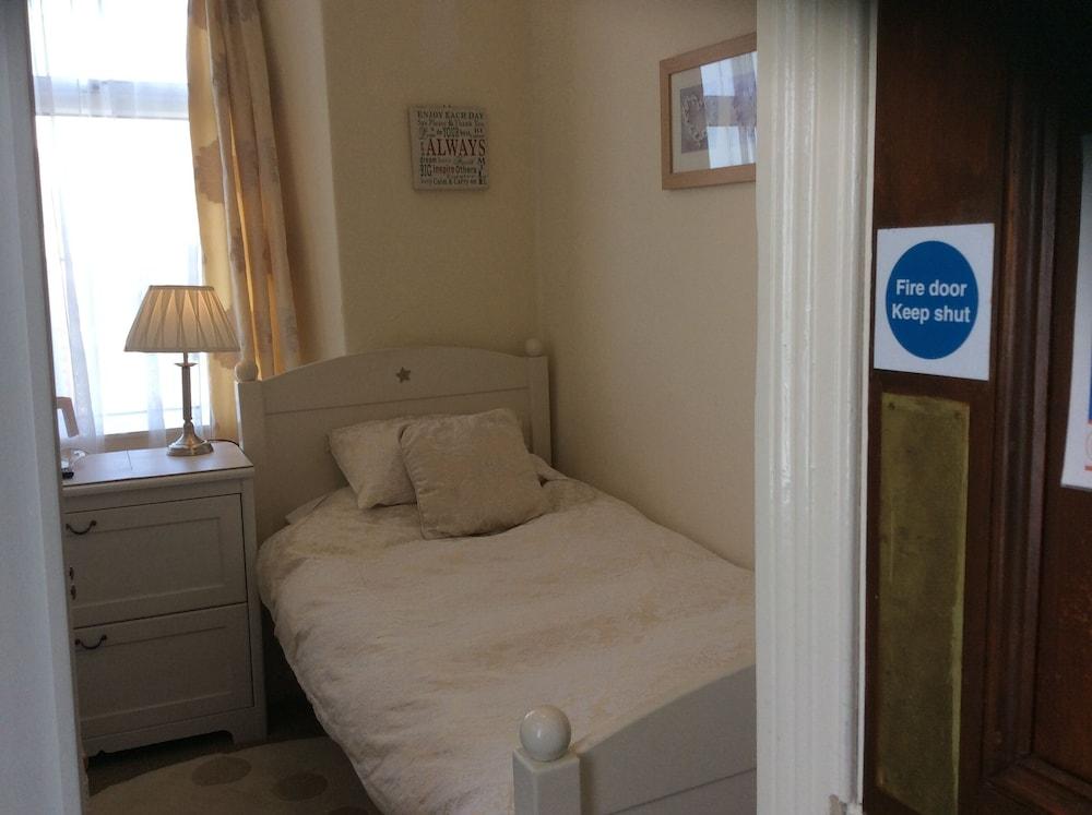 Witchingham B&B Holyhead Kültér fotó